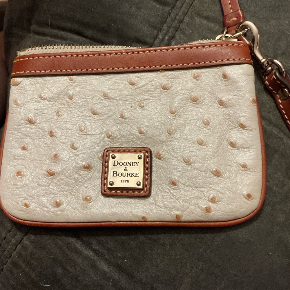 Dooney & Bourke Cream Ostrich Set Triple Zip Crossbody Leather Bag & Wristlet - Picture 8 of 10